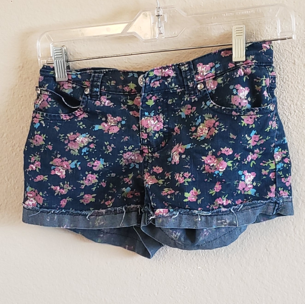 Free Planet flower jean cutoff rolled shorts 14 - Picture 1 of 6